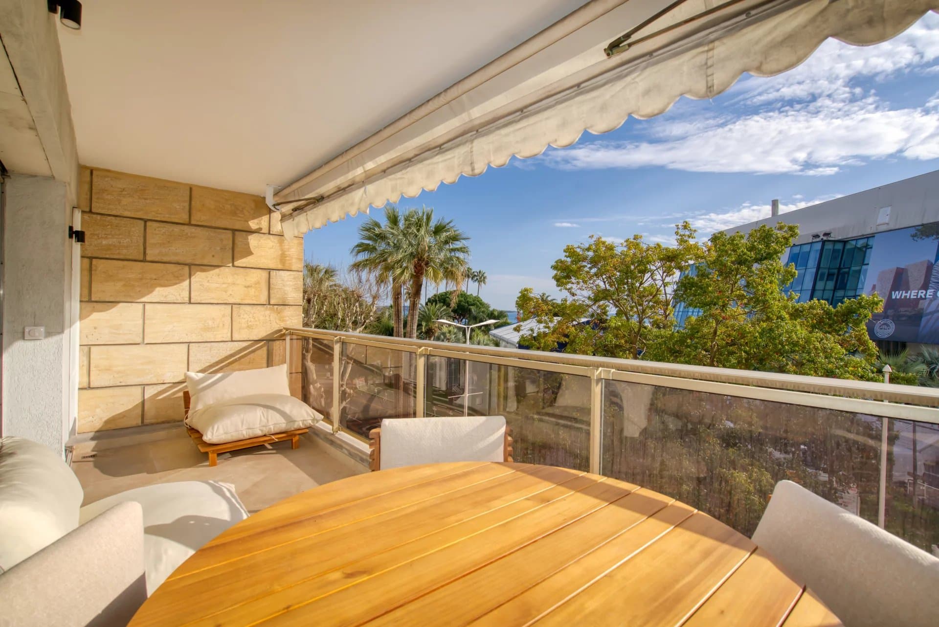 Appartement Le Panorama, Cannes — sample exterior (placeholder)