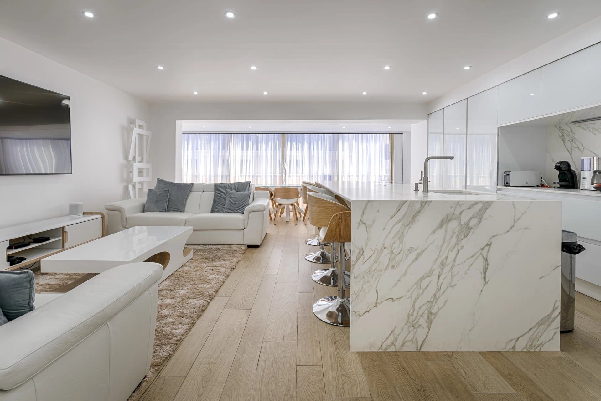 Appartement La Loggia, Cannes — sample exterior (placeholder)