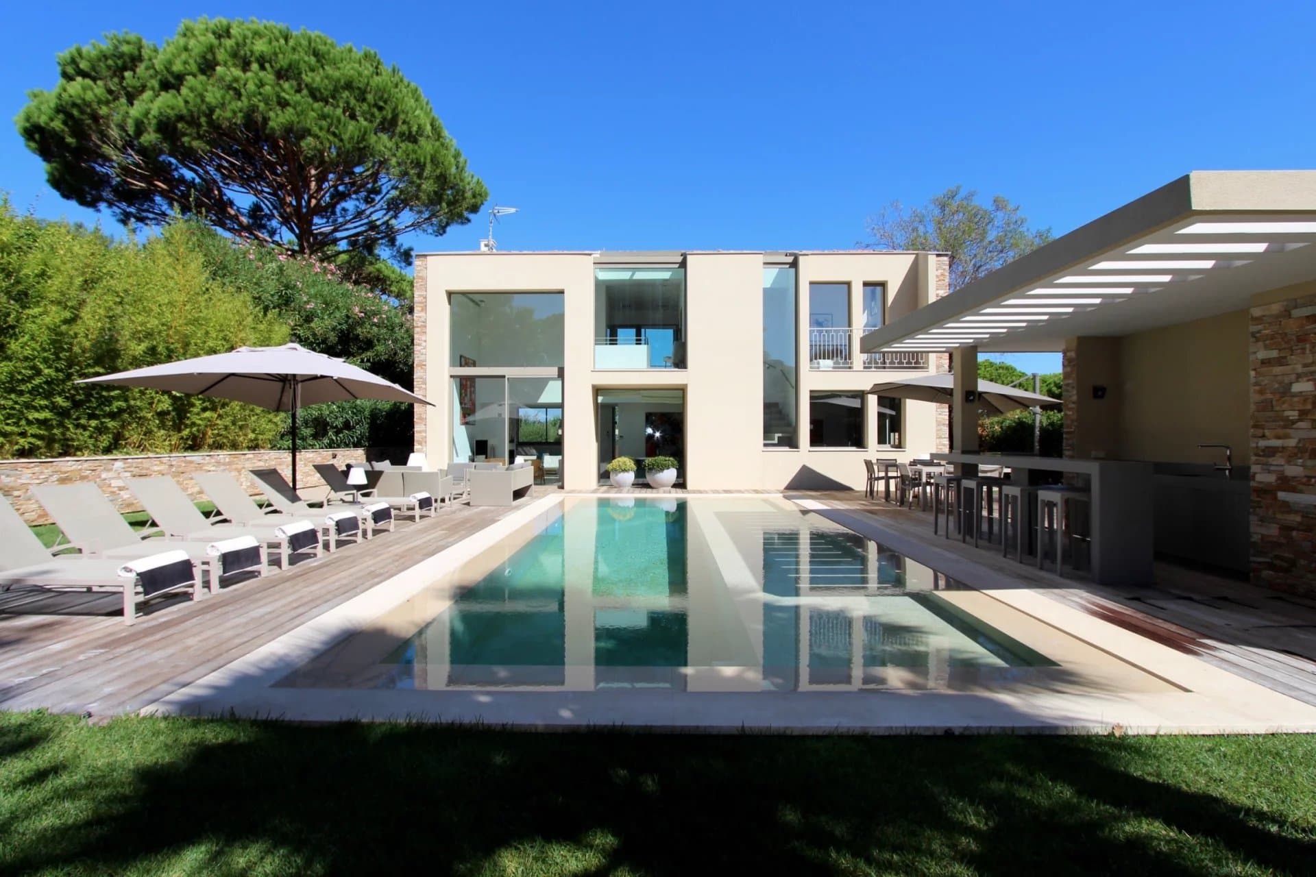 Villa Freddie, Saint-Tropez — sample exterior (placeholder)