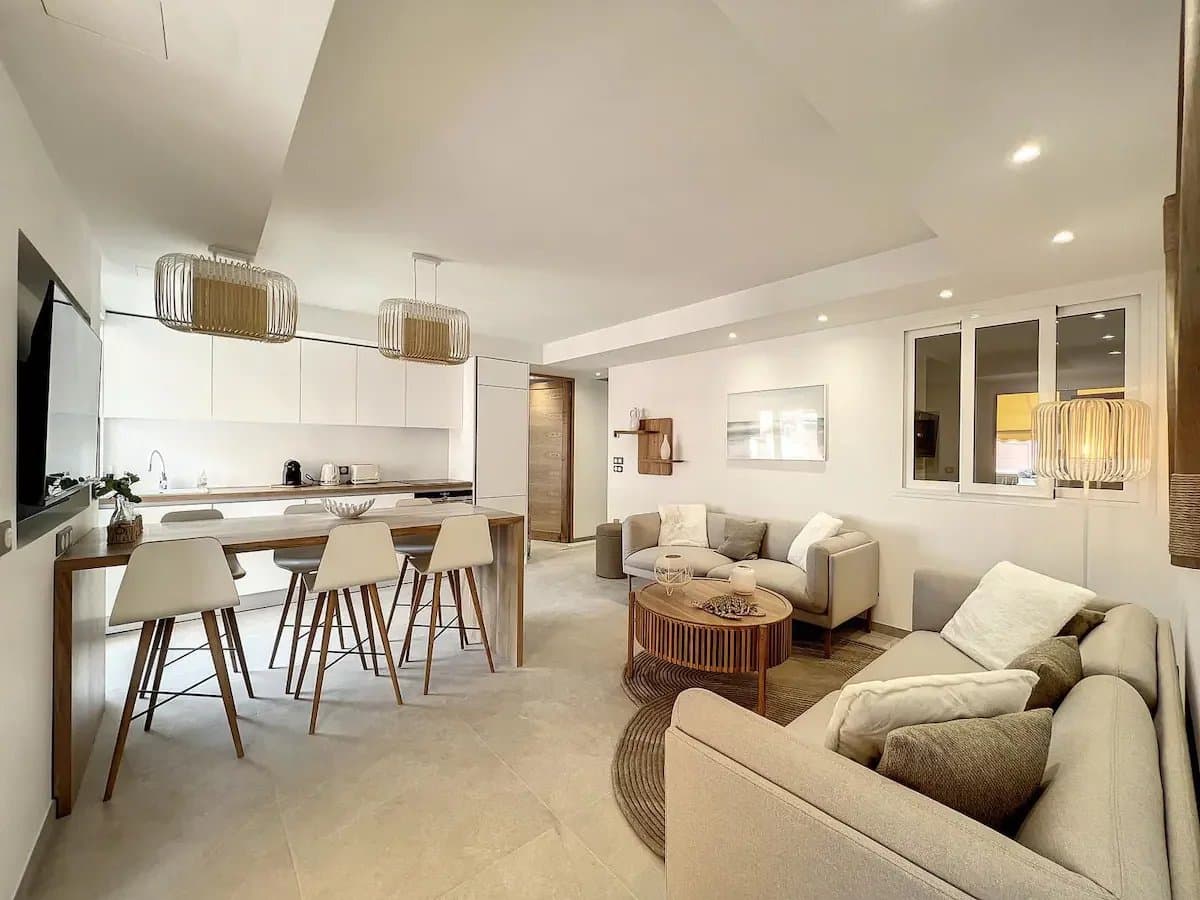 Appartement Le Passage, Cannes — sample exterior (placeholder)