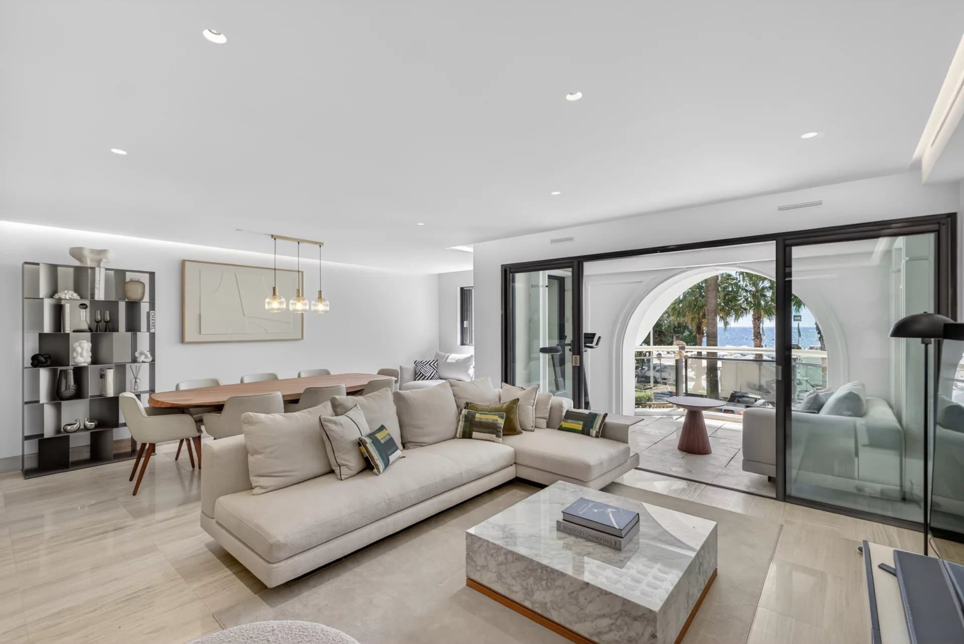 Appartement La Reina, Cannes — sample exterior (placeholder)