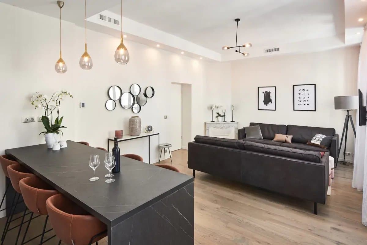 Appartement L'Azurée, Cannes — sample exterior (placeholder)