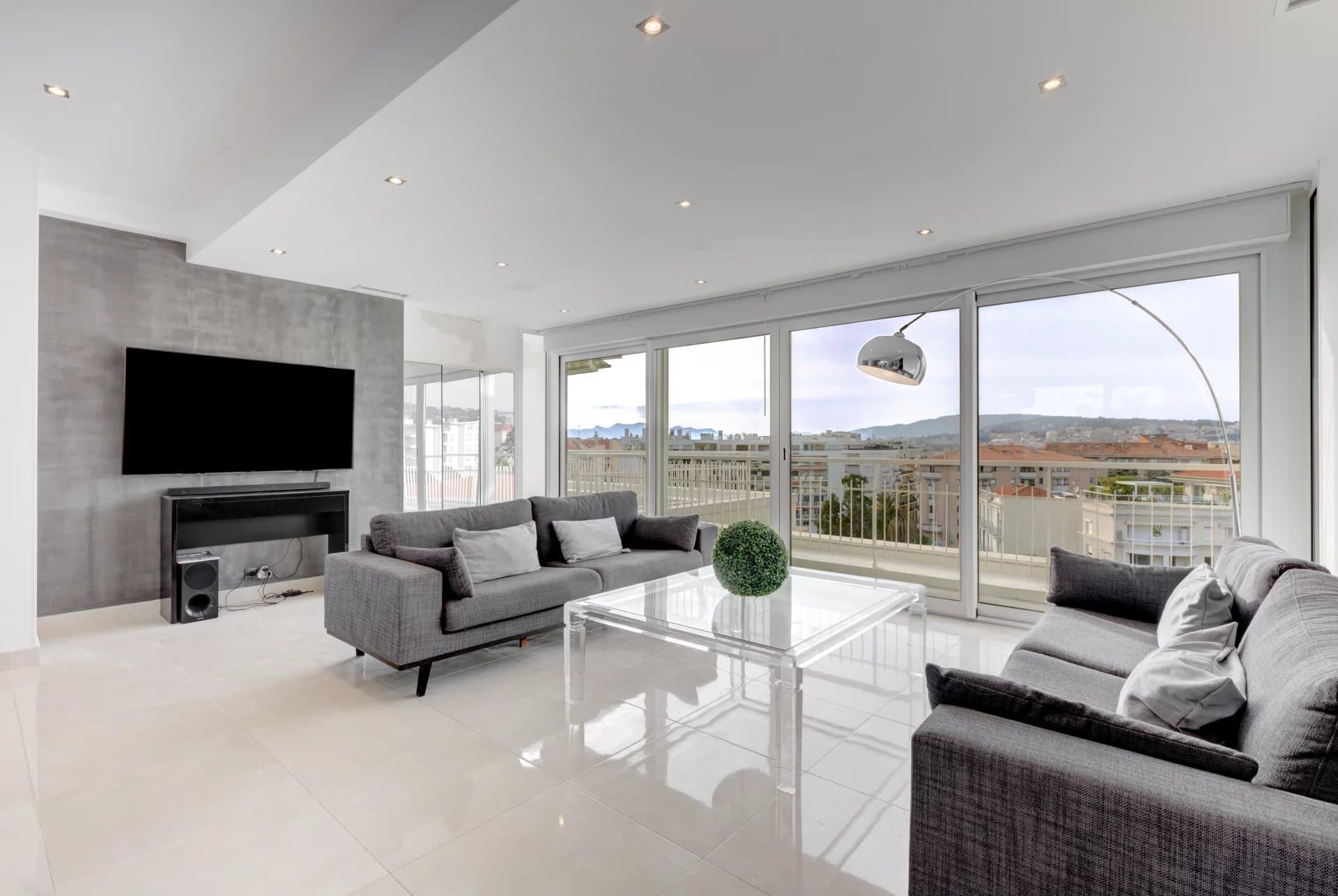Appartement Le Belvédère, Cannes — sample exterior (placeholder)