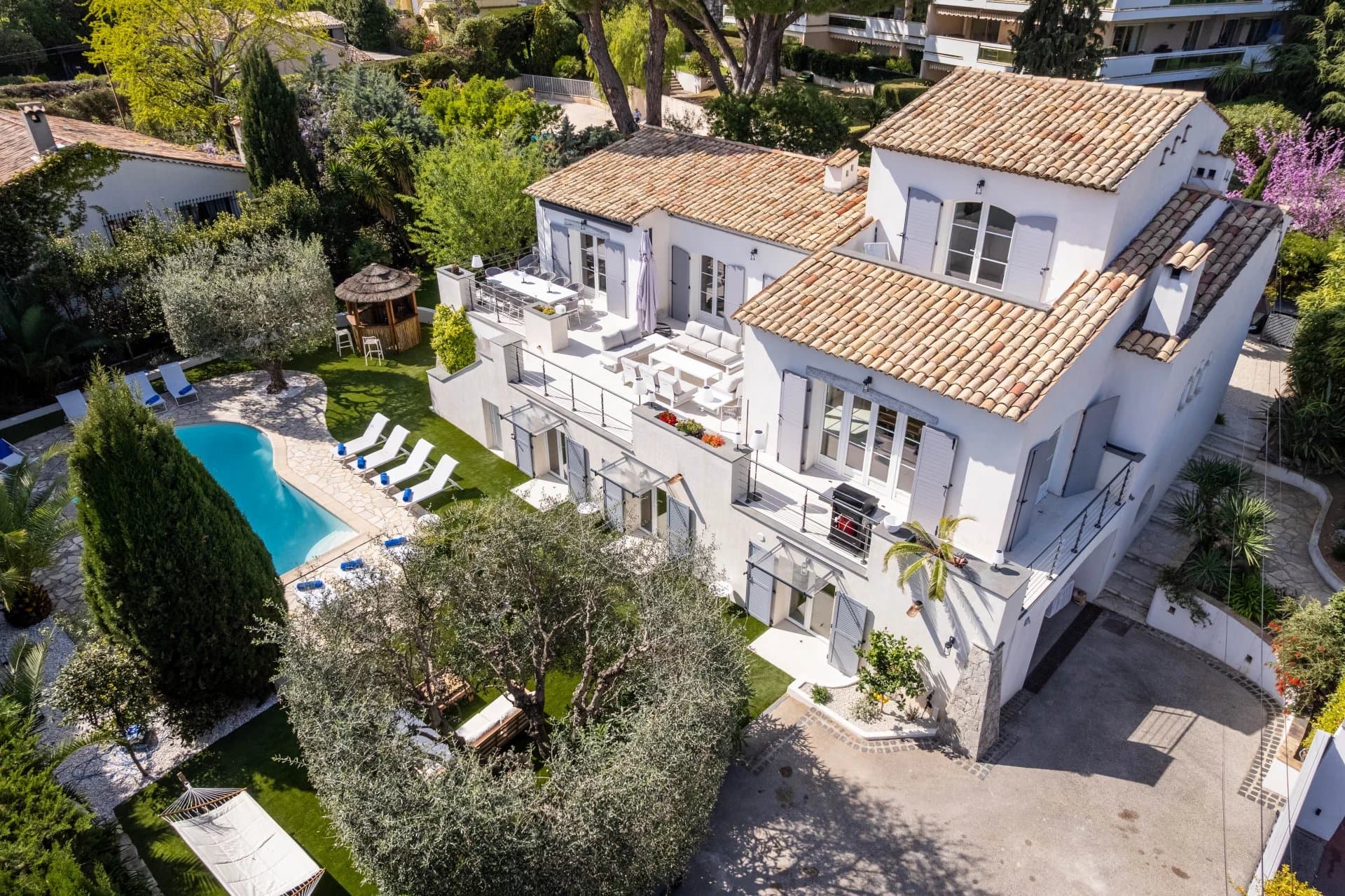 Villa Alba, Cannes — sample exterior (placeholder)